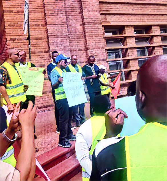 Zimbabwe bank workers